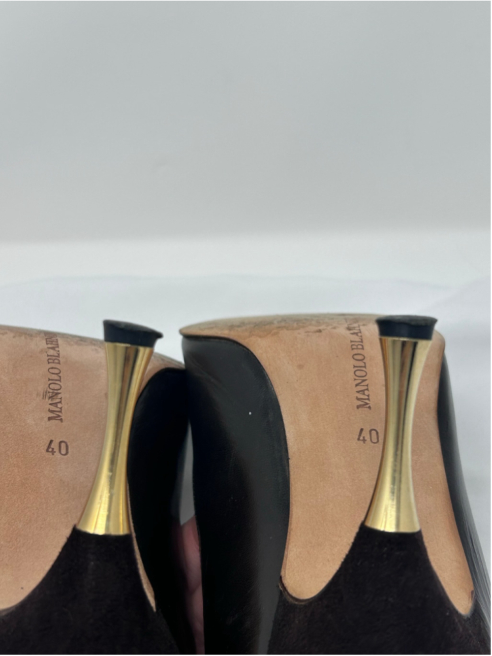 Manolo Blahnik Black Leather Pointed Toe Gold Heel Pumps EU 40 US 9.5 - Picture 6 of 8